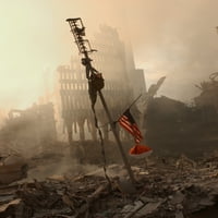 ANTER ANTER ALERPANE Sjedi usred ruševina svjetskog trgovinskog centra