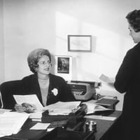Letitia Baldrige u svojoj kancelariji Bijele kuće kao društveni sekretar Jacqueline Kennedy. Bila je