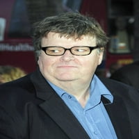 Michael Moore na dolasku za Los Angeles screening Sincko dokumentarca, Samuel Goldwyn Theatre u Ampasu,