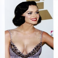 Katy Perry sa zasljepljujućim osmijehom u vrlo niskoj rezanoj haljini
