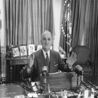 Truman isporučuje radio i televizijsku adresu o prijedlogu smanjenja oružja Ujedinjenih nacija. Nov. Istorija