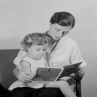 Čitanje majke Knjiga za kćerku za plakat Print